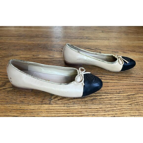 Coco CHANEL Cream Black Leather Ballet Flat Slip On Shoes Women's Size EU 36 - Picture 2 of 7